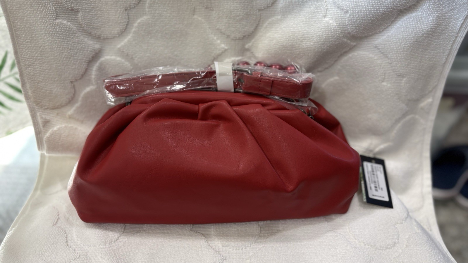 Red Small Clutch Purse w/ Detachable Chain Shoulder Strap, Magnetic, Lined