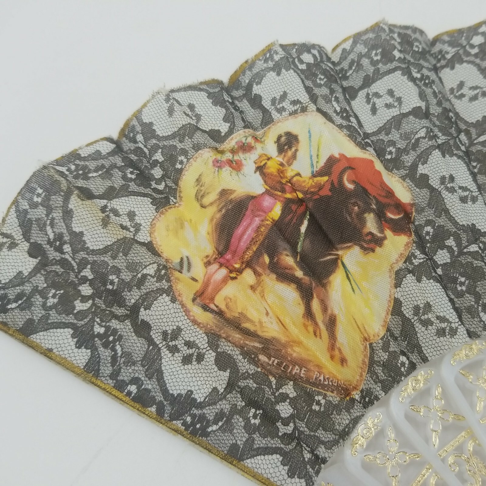 Spanish Style Lace Print Fabric Plastic Handle Bull Fighting Vintage Folding Fan