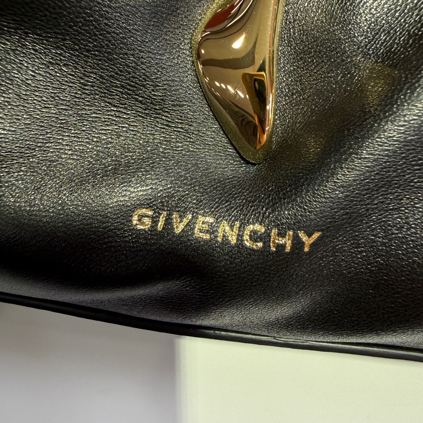 Givenchy Pre-Owned Authentic Crossbody Bag Black BB50Z9B1Y2-001