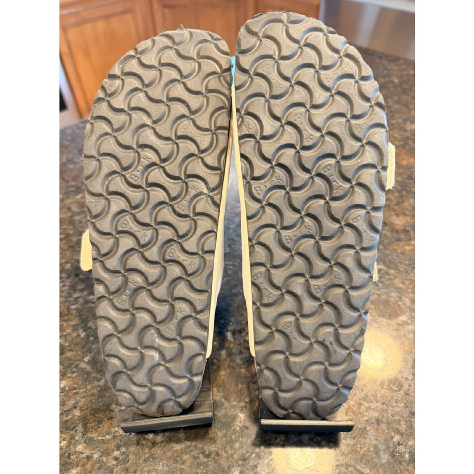 irkenstock Arizona Big Buckle Sandals – Cream Nubuck Leather – EU40N (L9/M7) EUC