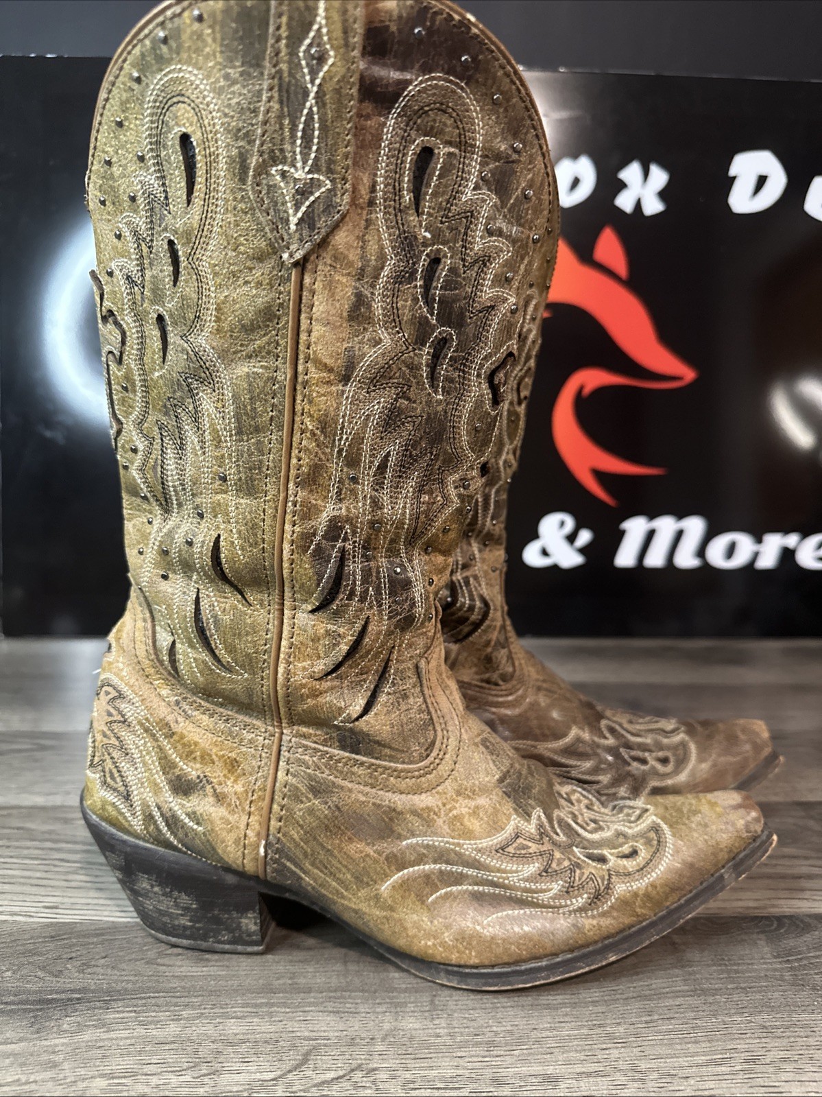 Woman’s Loredo Crosswing Snip Toe Cow Girl Boots Size 9M