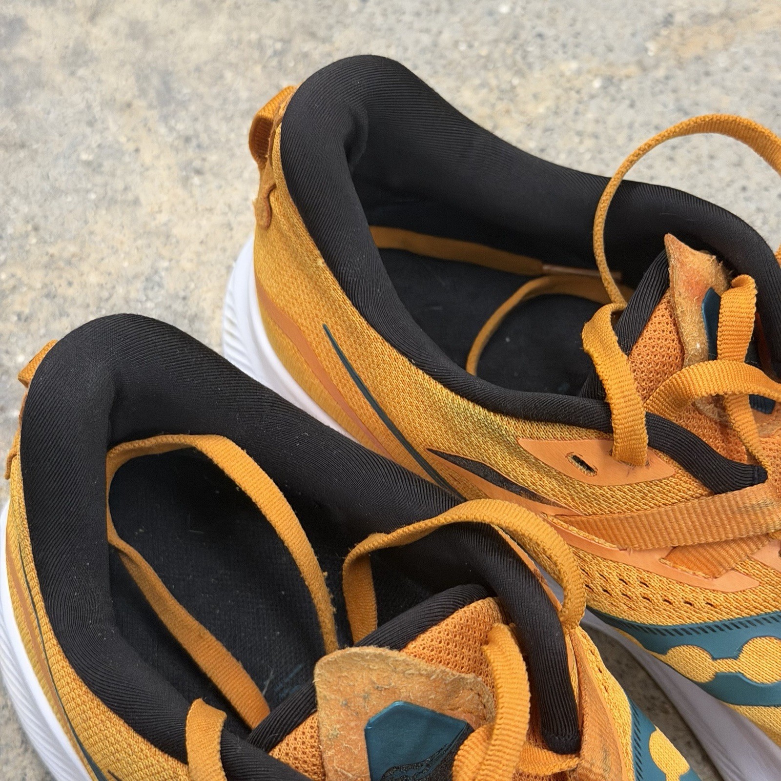 Saucony Ride 15 Running Shoes Mens Size 9.5 Orange Neon Running Shoes *STAINS*