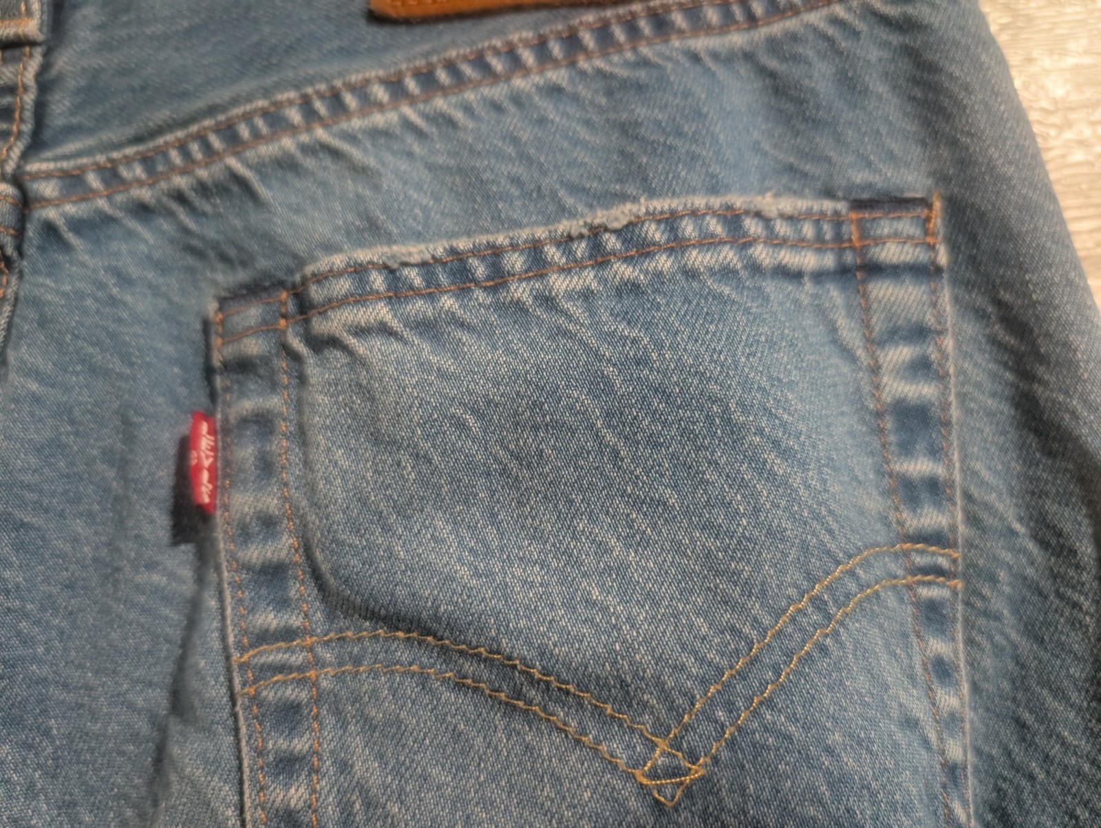 Levi’s 501 Premium Men’s 5-Pocket Straight Blue Medium Wash Denim Jeans Button
