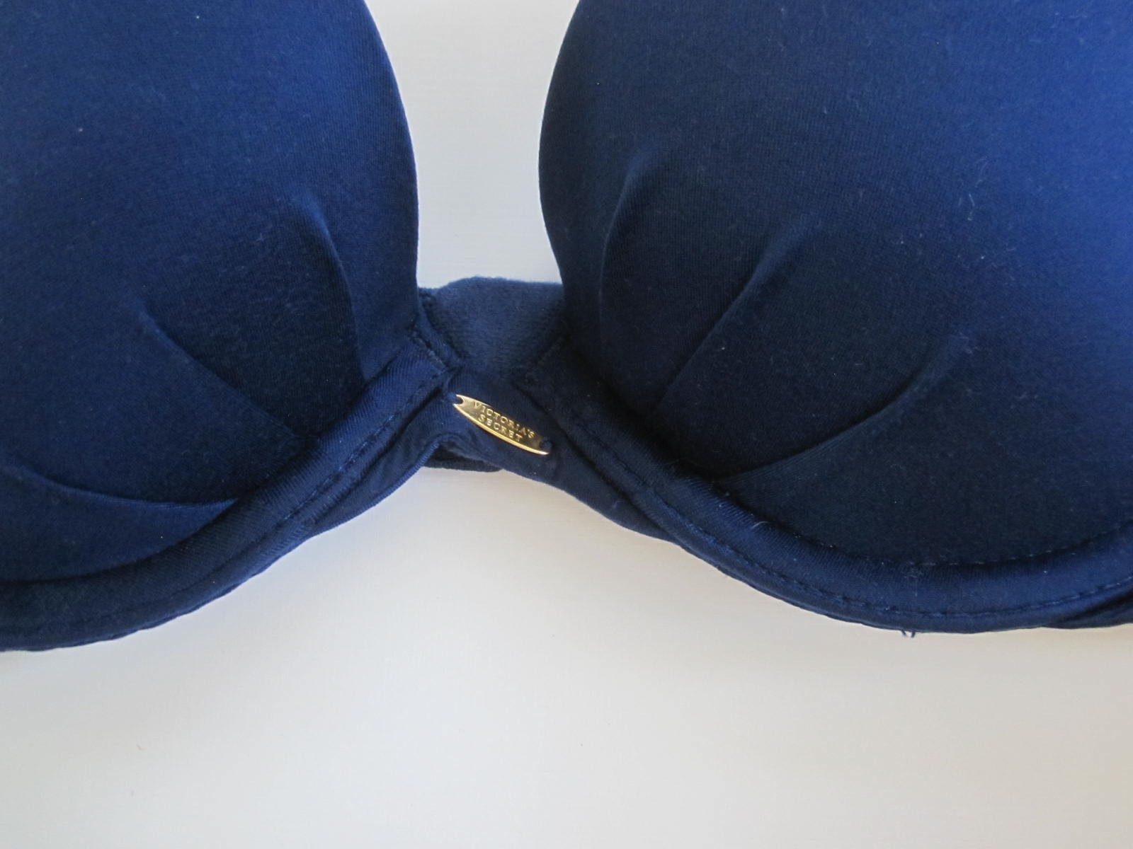 New with Tags – Victoria’s Secret Very Sexy Fabulous Push up Bra – Navy – 32B