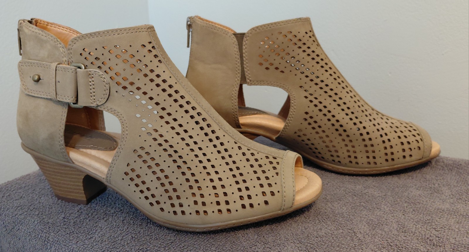NEW – Earth Open Toe 2in Heels Perforated Suede/Upper Foam Leather Insole – 6.5D