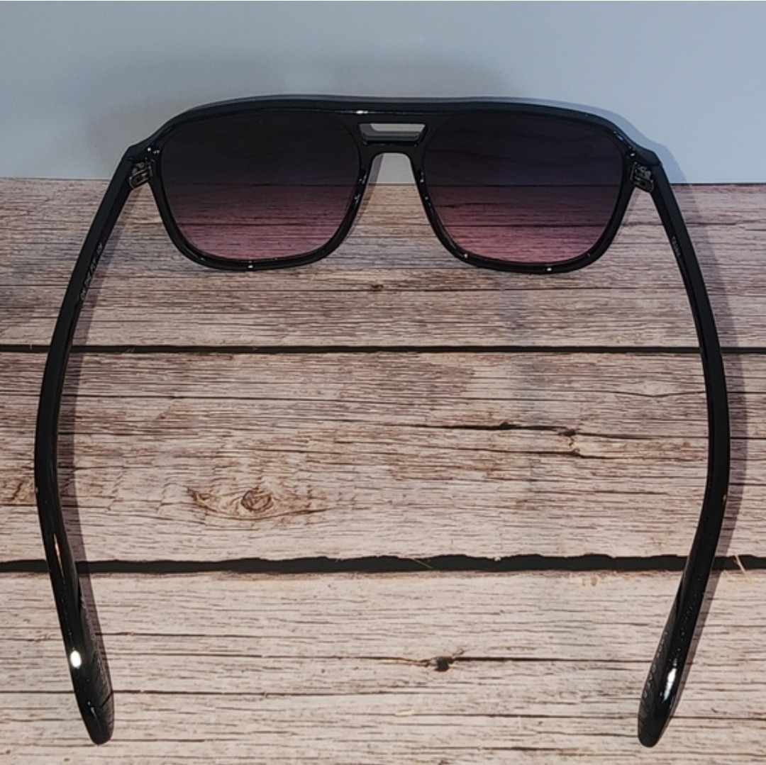 QUAY On The Fly Sunglasses Brand New No Case Black Purple Gradient Lenses