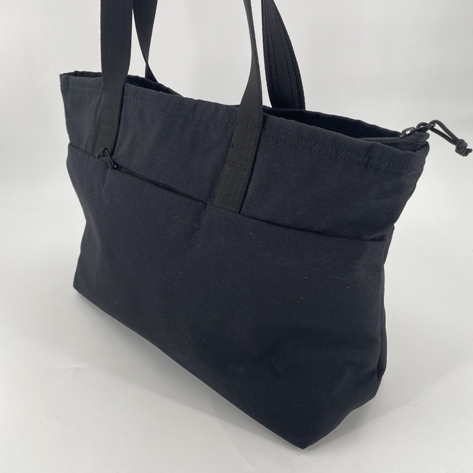 Moment Travelwear M-TW Tote Bag 19L in Black – Nylon – Zip Top Closure