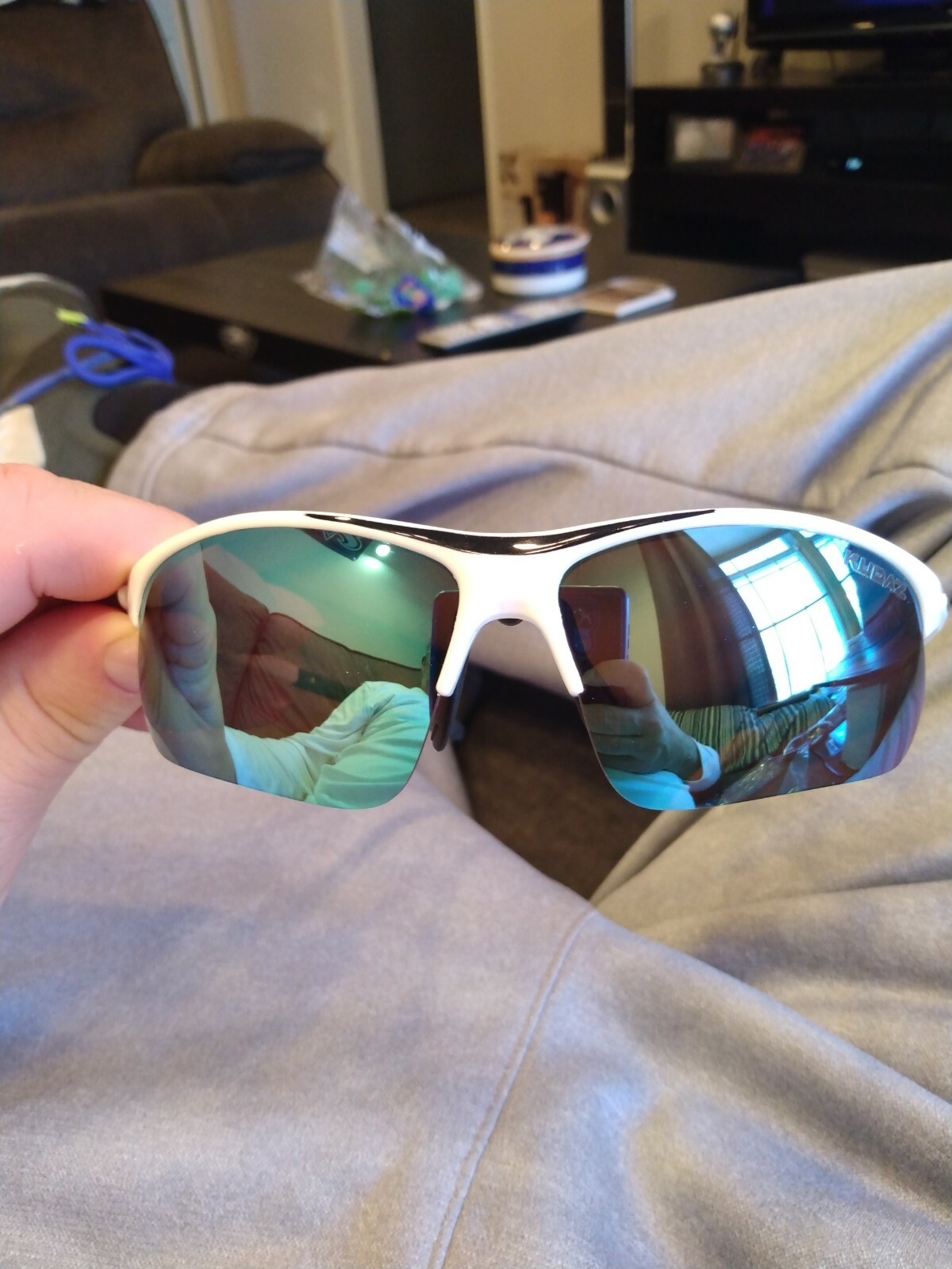 FINZ POLARIZED SPORTS SUNGLASSES WHITE-BLACK/ BLUE MIRROR LENS