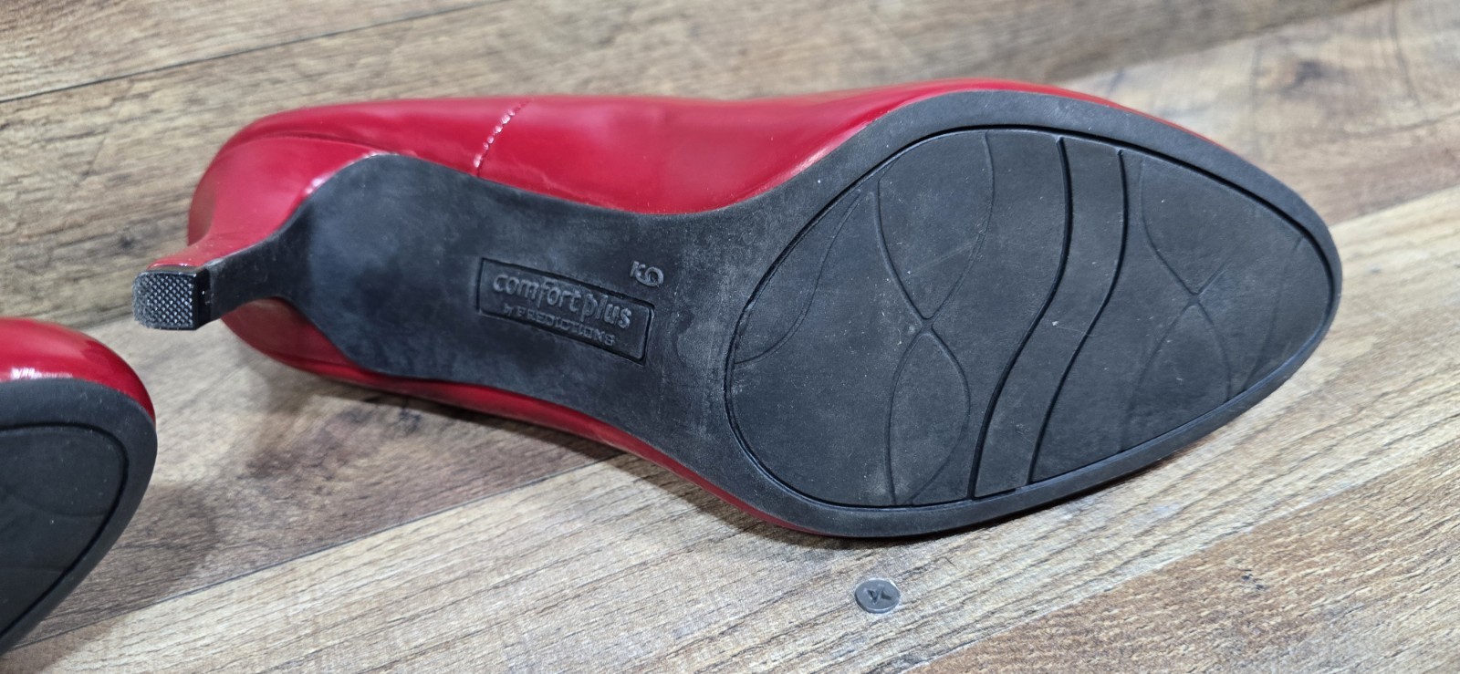 Comfort Plus By Predictions Heels Red New Size 9