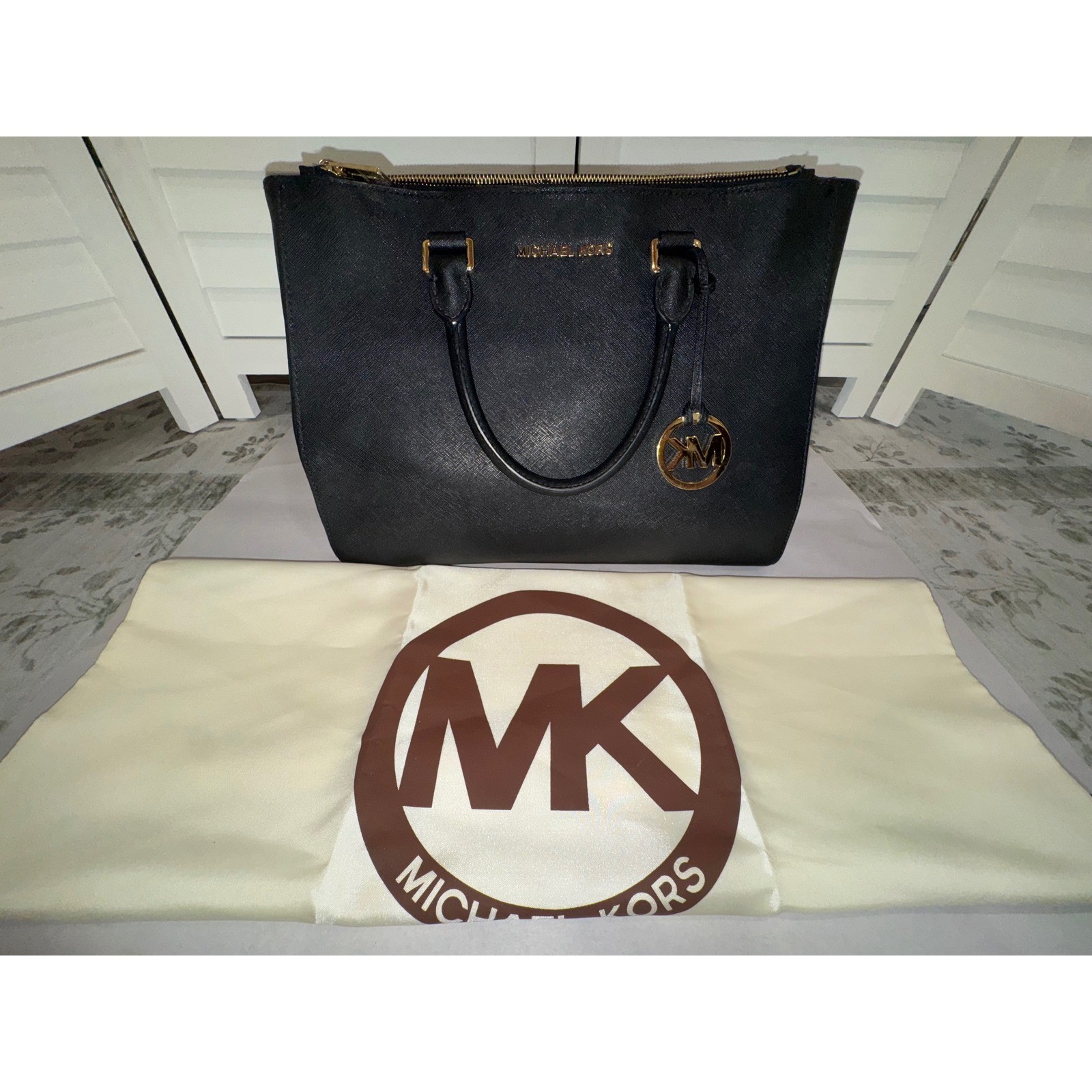 Michael Kors Savannah Satchel Women Black Saffiano Leather Gold Hardware Large