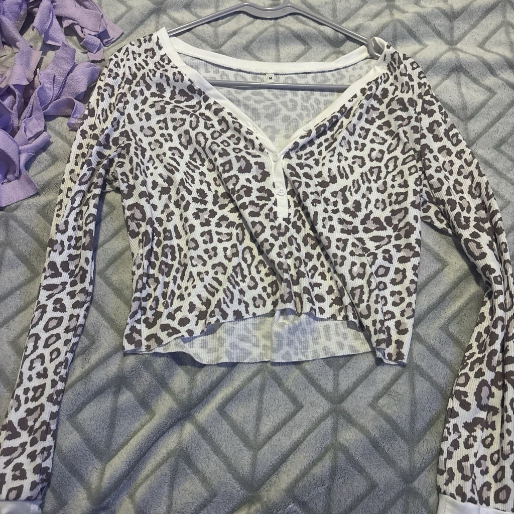 Women’s White/Black Leopard Animal Print Cropped Button Front V-Neck Cardigan S