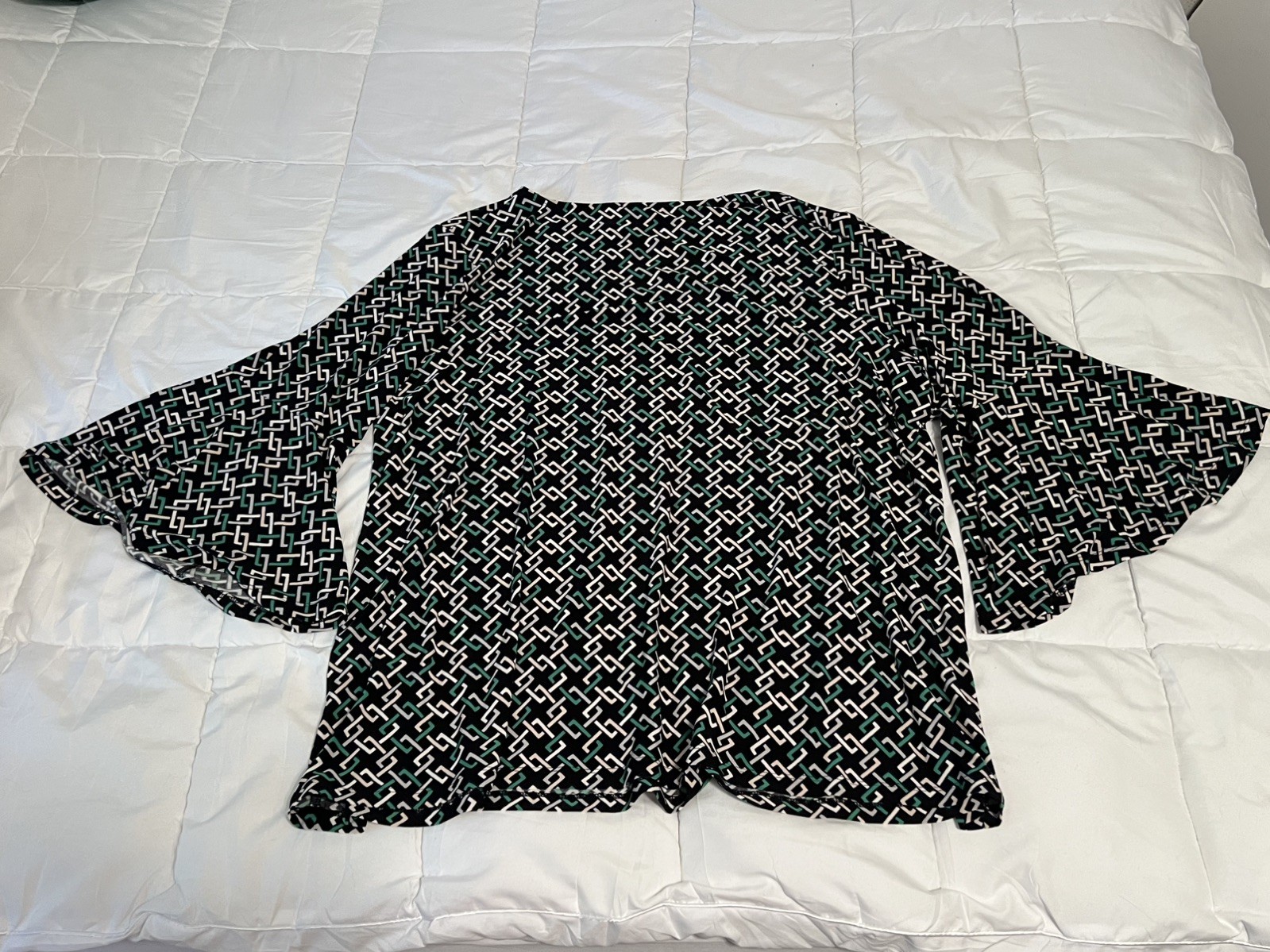 AK Anne Klein 2X Geometric Print Blouse Black Green White Flowy Top Plus Size