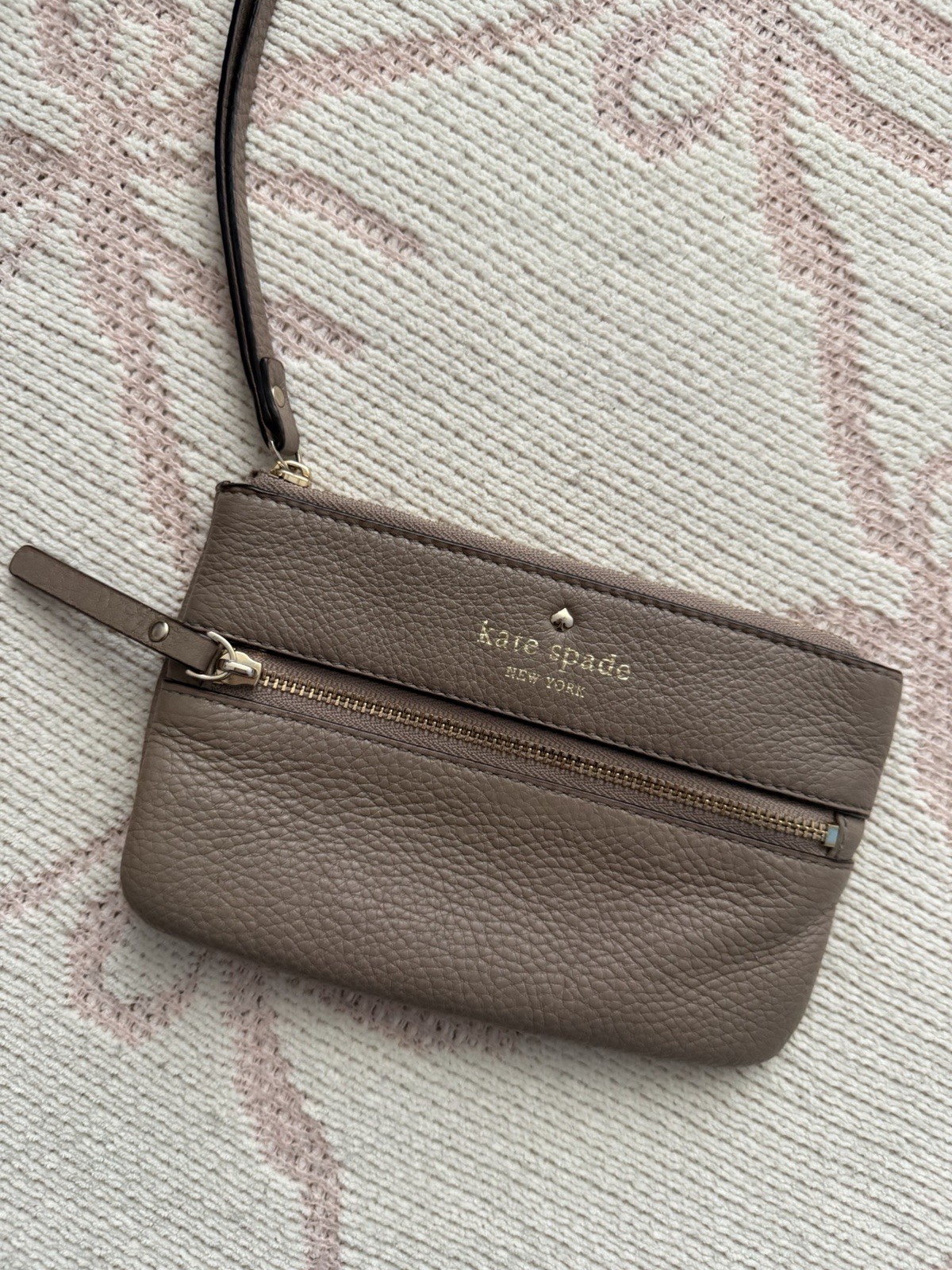 kate spade new york Women’s Gray Solid Wristlet Wallet Zip, Strap, Pockets