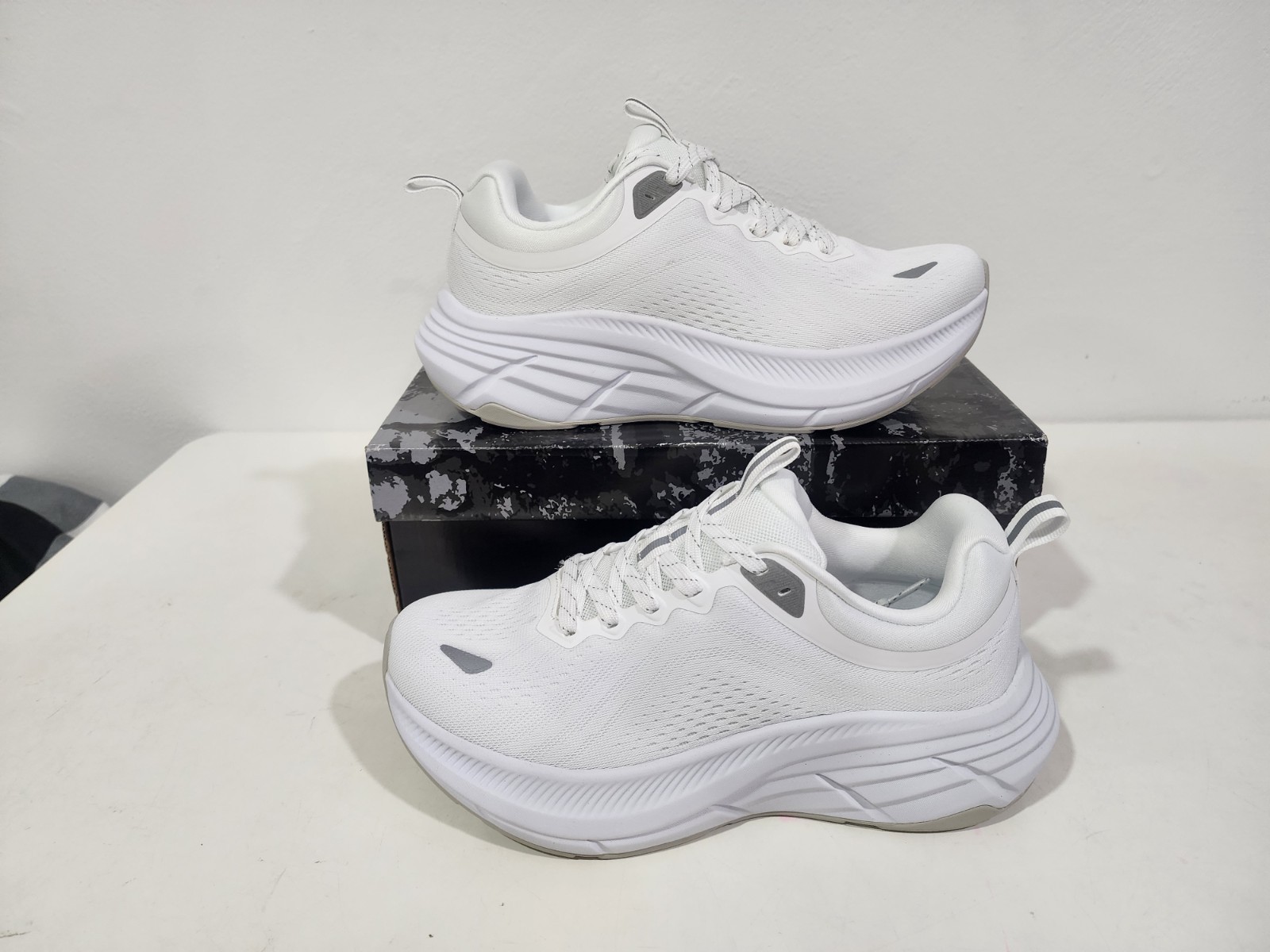 Nortiv8 Men’s Waking Shoes Size 8.5 In White One