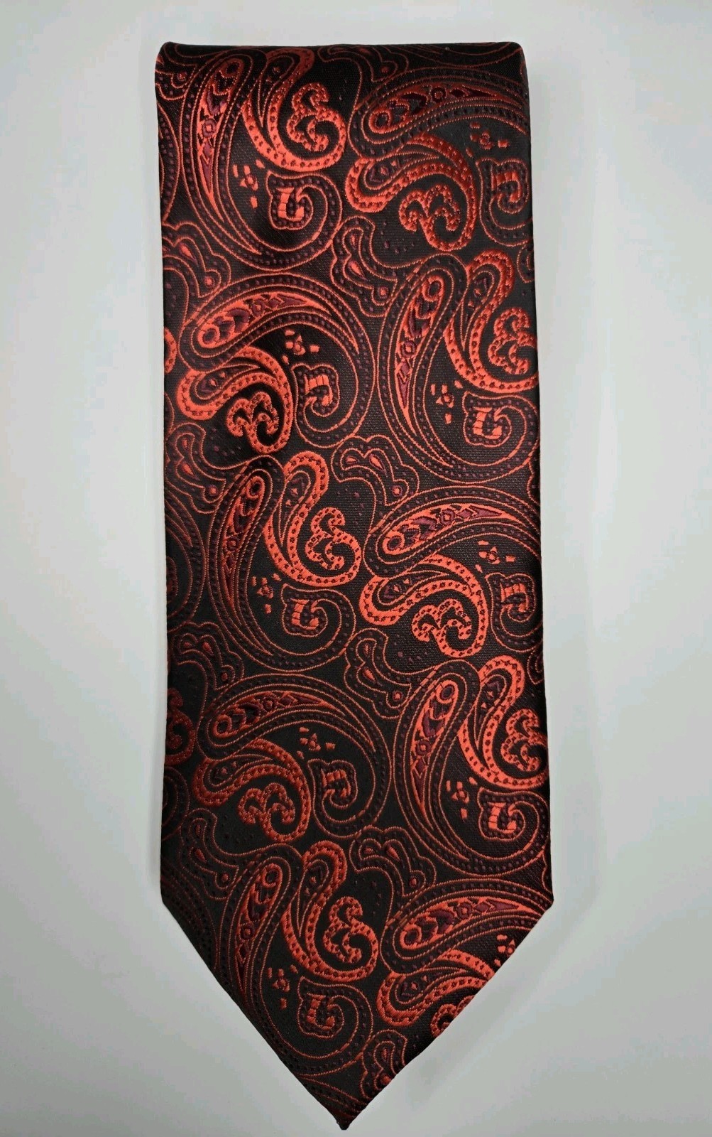 Hi – Tie / Red Black Paisley / 100% Silk / L – 58in & W – 3.25in