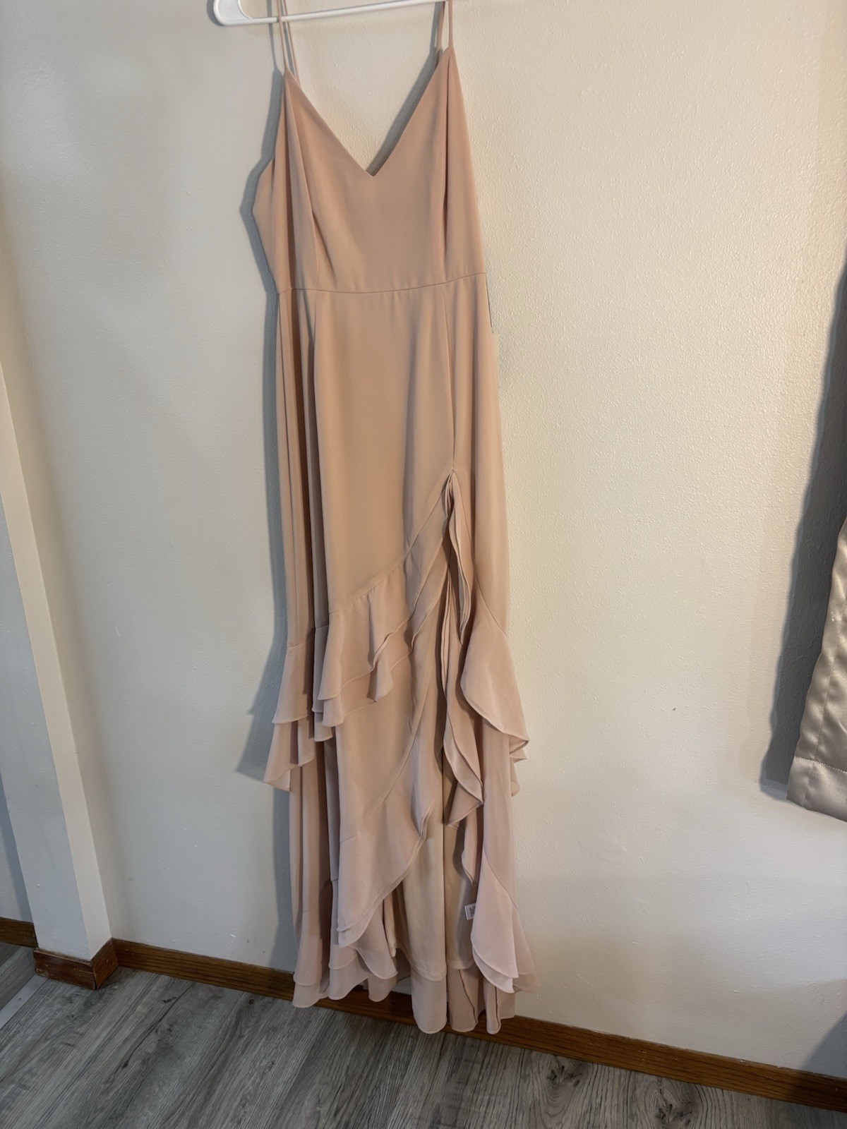 Lulus Women’s Beige V-Neck Chiffon Ruffle Maxi Dress Polyester Size M E-7