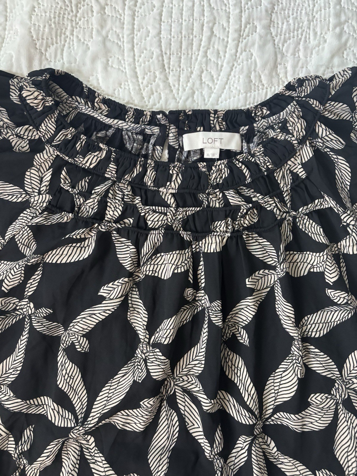 Women’s Black And Cream Pattern Loft Blouse XL