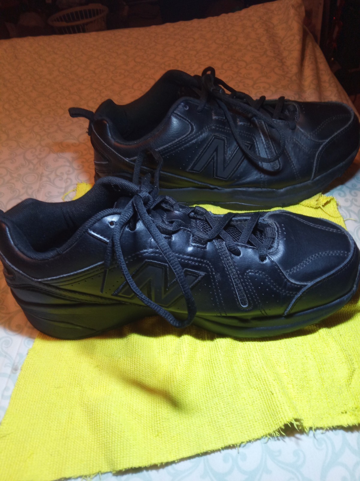 New Balance 608 Men’s Size 8.5 4E Black Leather Running Shoes