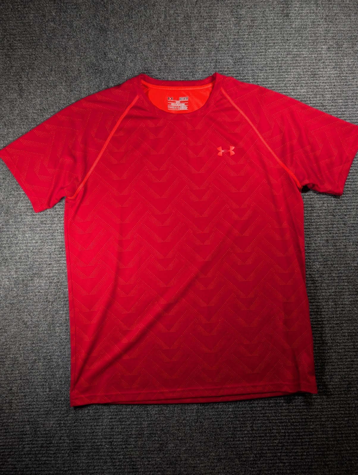 Under Armour HeatGear Loose Fit T-Shirt Mens Med Bright Red Pattern
