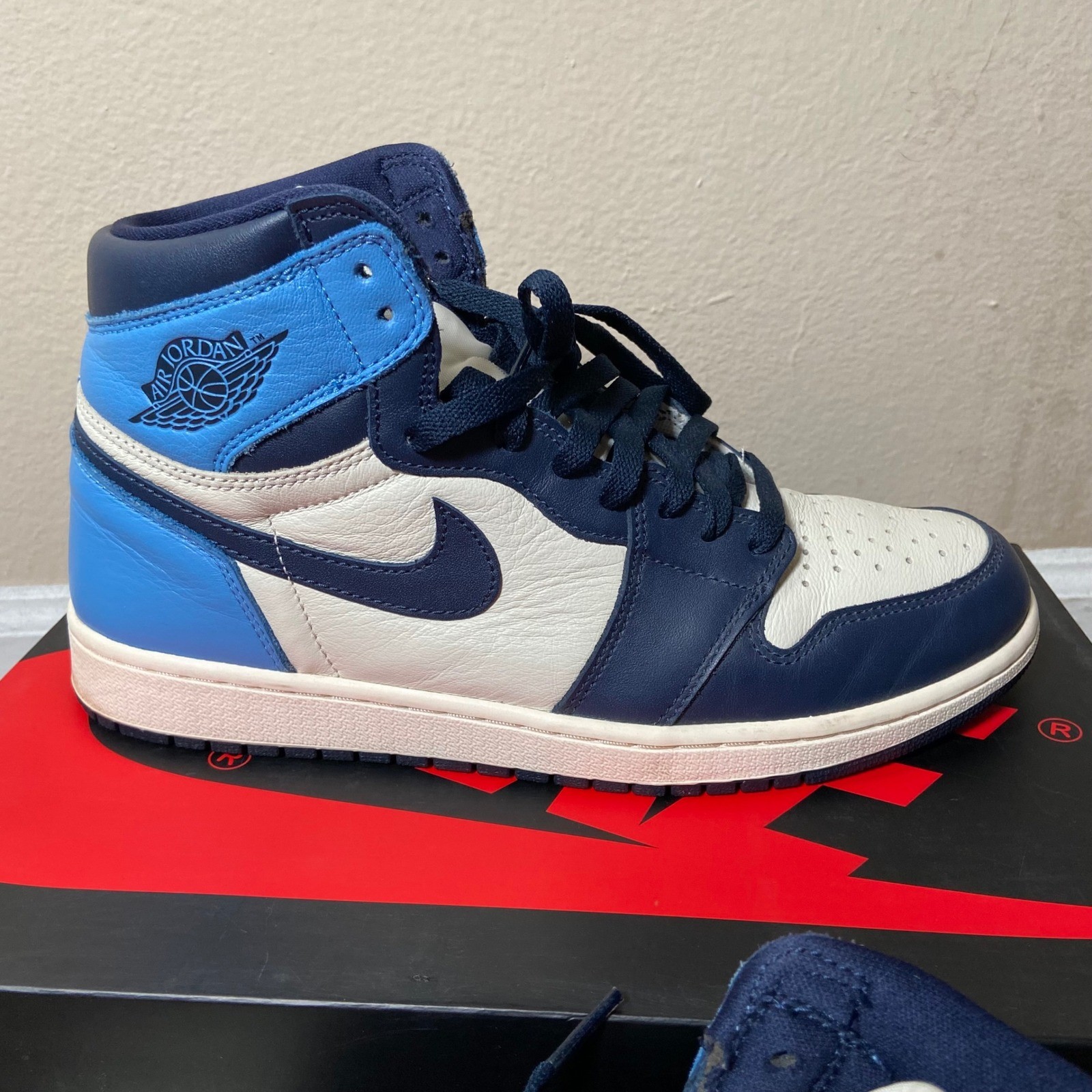 Jordan 1 Retro High OG Obsidian 2019 Men Size 10.5 Used with Box 555088-140