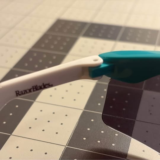 Oakley Razor Blade 30th Anniversary – Seafoam Green/White/Black Lens