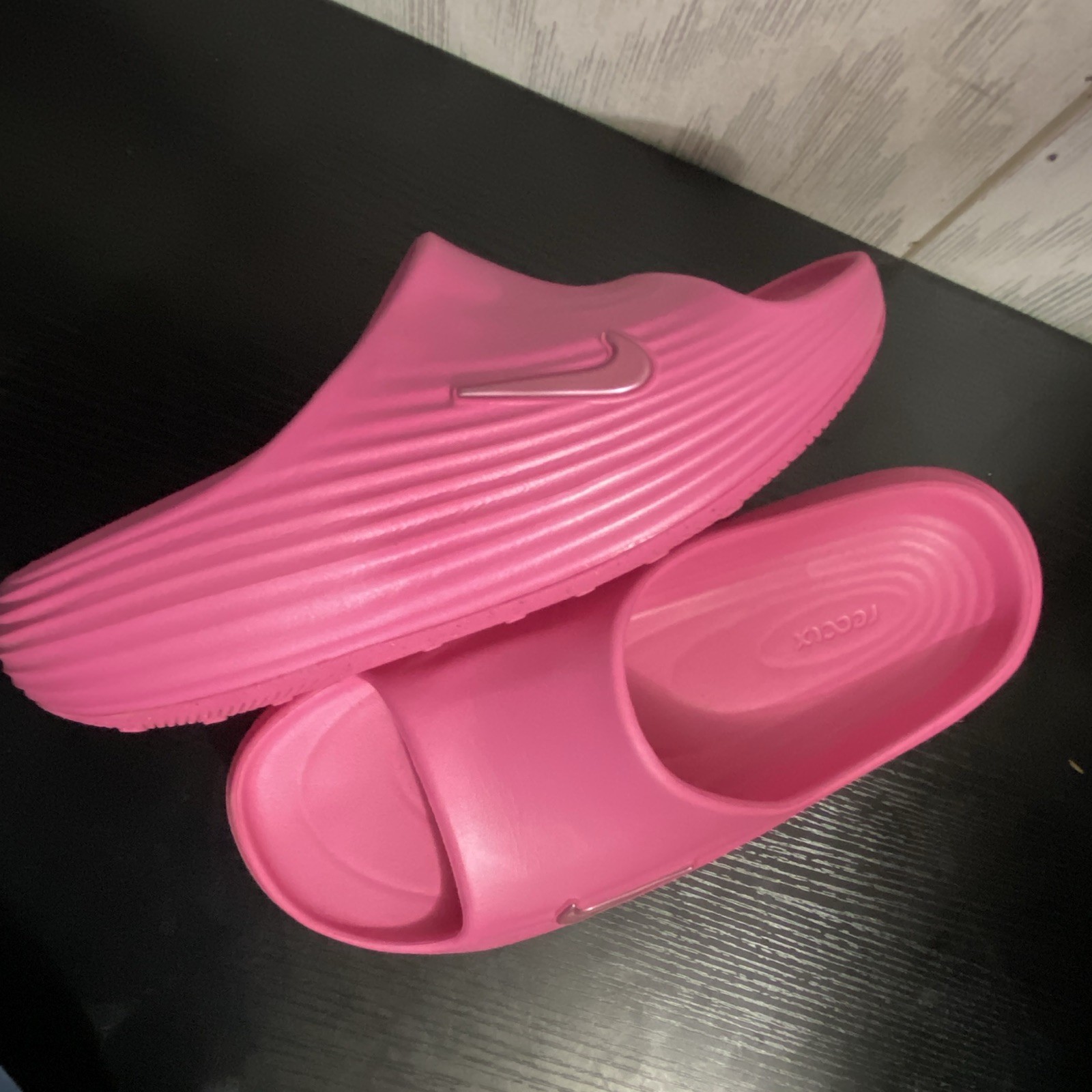 Nike Women’s Pink Slide Sandals Slip-On Open Toe Rubber Upper Logo 7 B