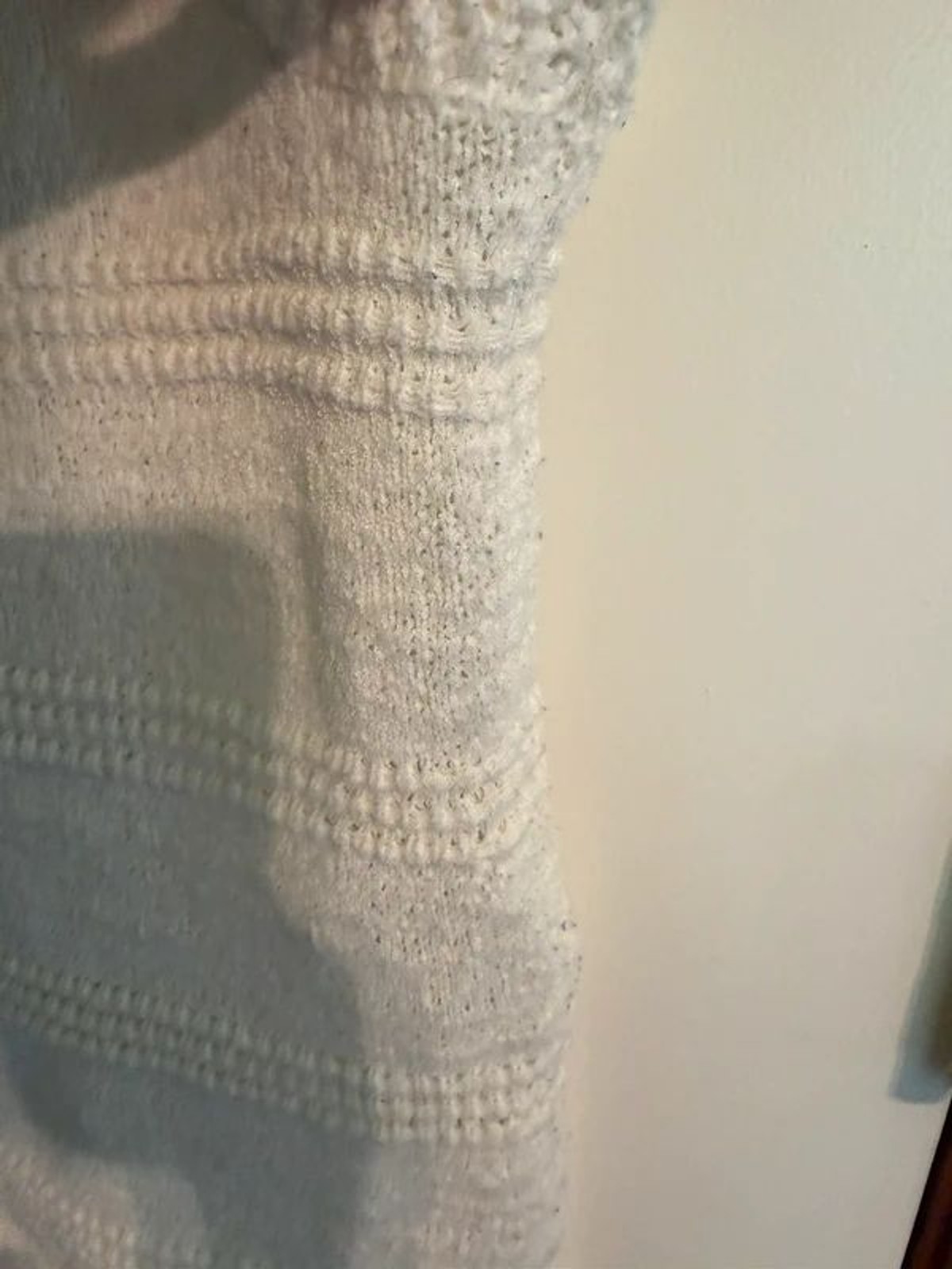 Vera Wang Cream Sweater Tank L