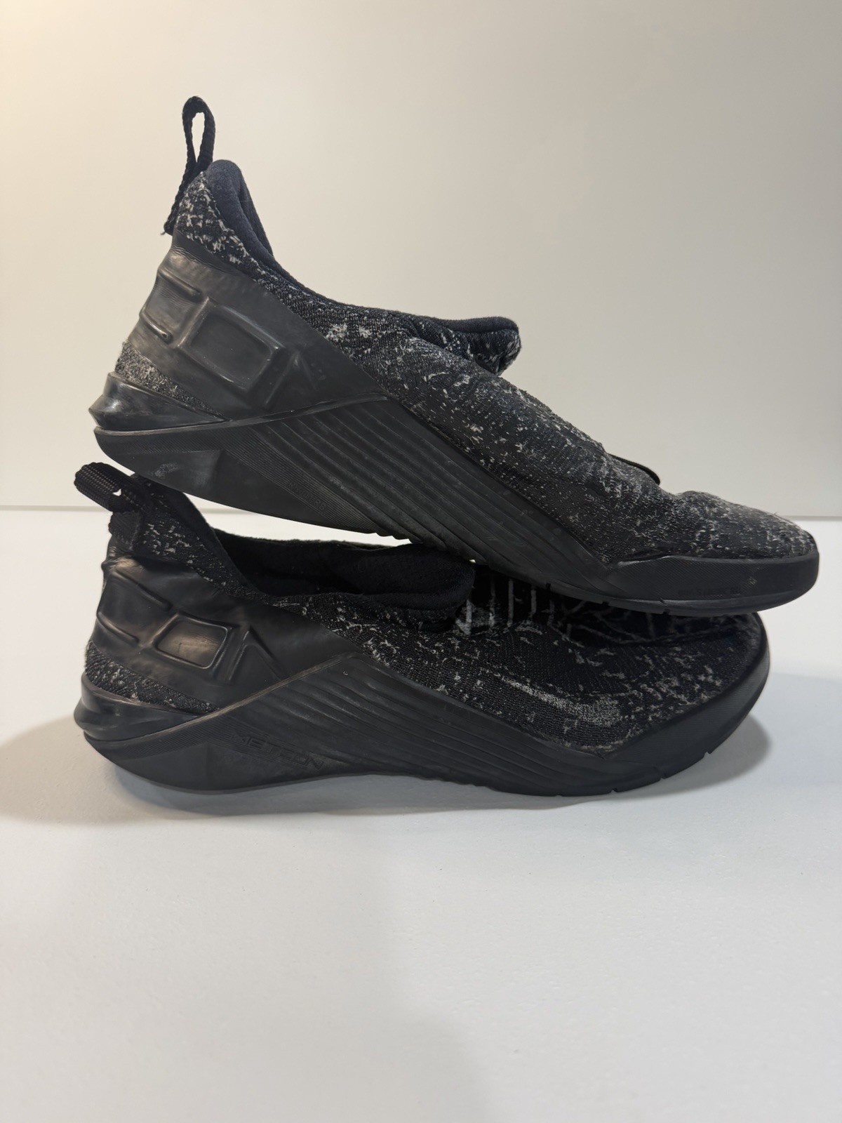 Nike React Metcon Men’s Low Top FlyKnit Lace Up Sneakers Black/White BQ6046-010