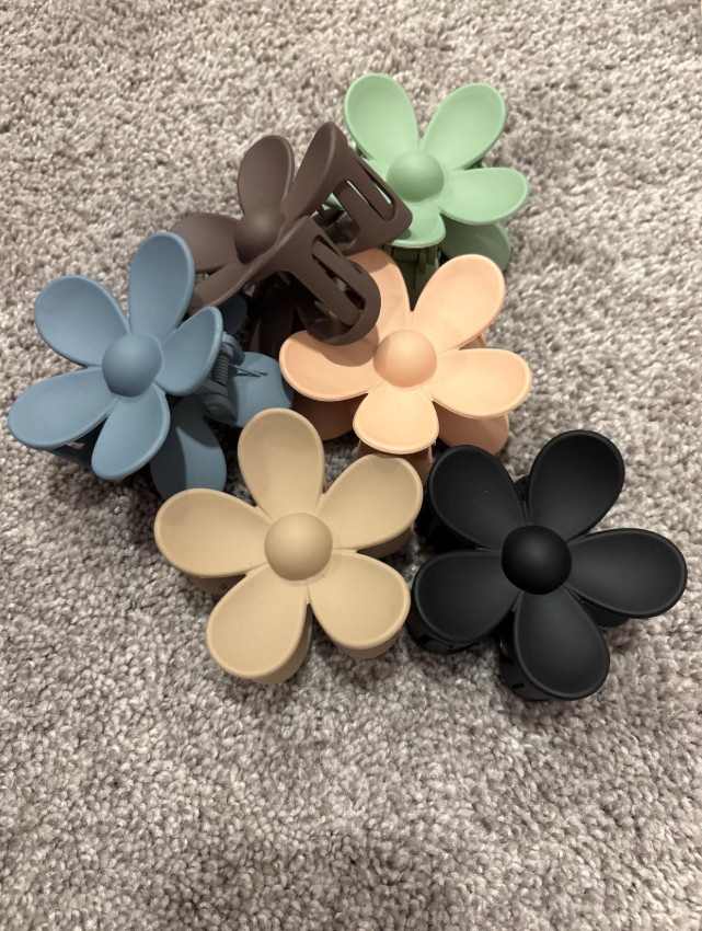 Hair CLips, Flower Hair Claw Clip Matte Finish Plastic 1PCS