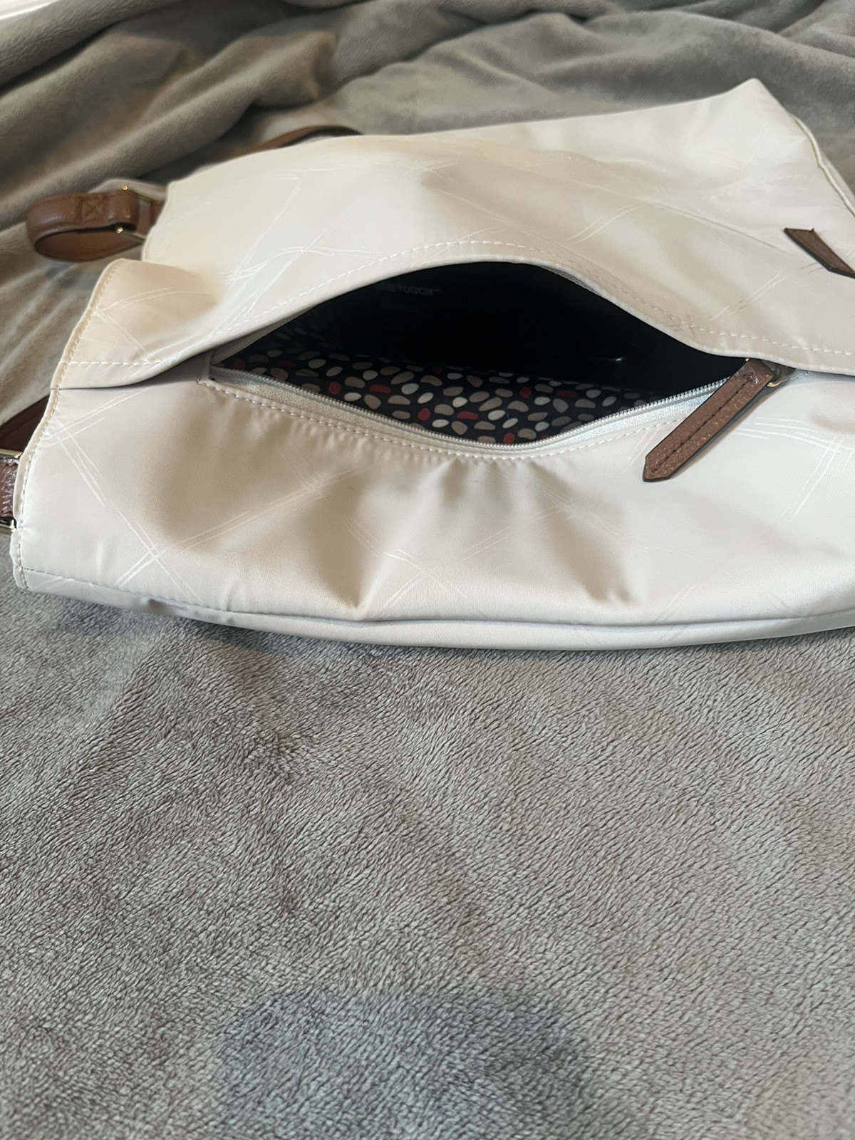 white vera bradley purse 11.5in*1.5in*12in