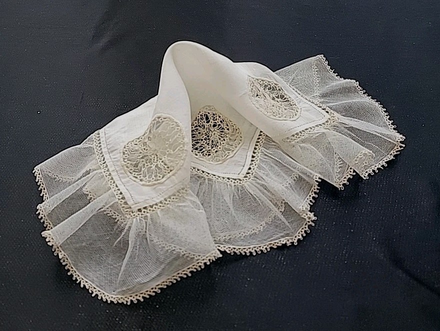 Antique 19th Century Cream Wedding Net Lace Hankie With Ecru Tatting