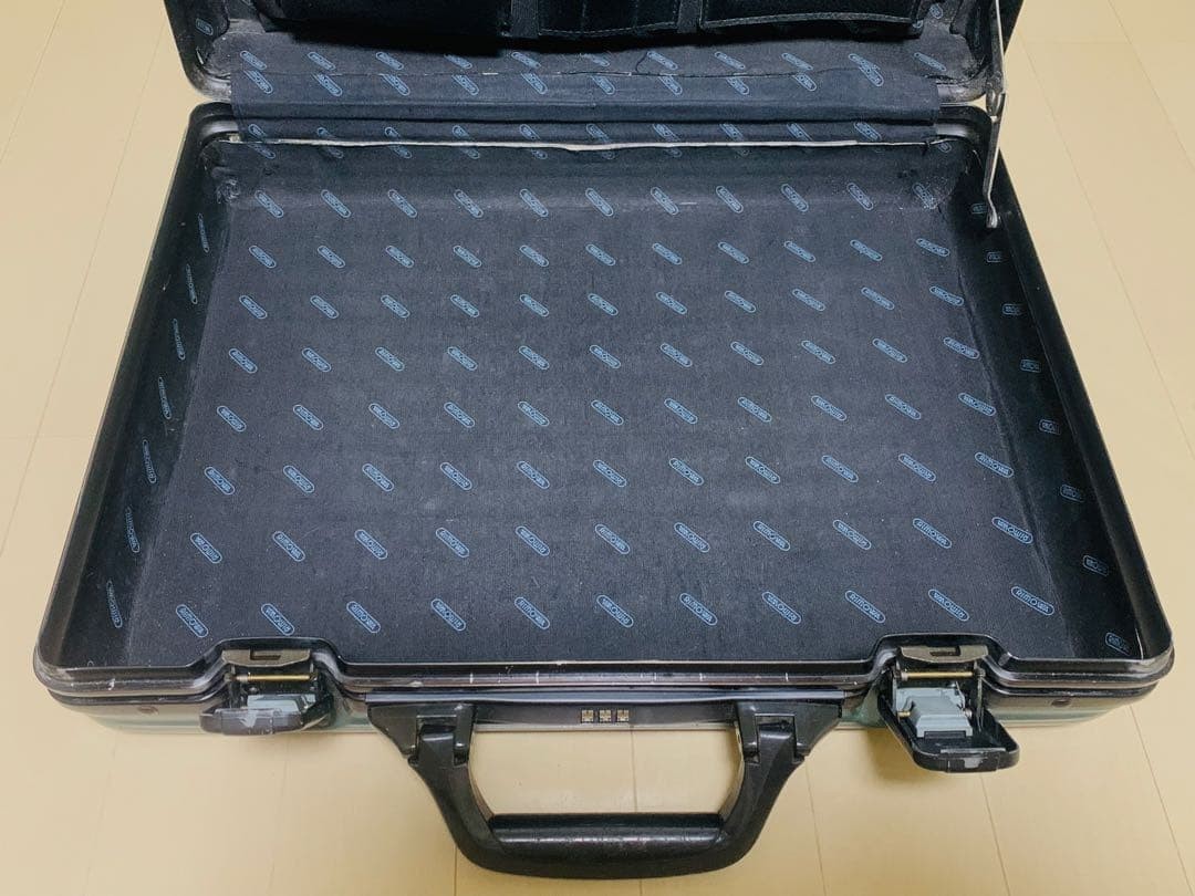 Rimowa attaché case, green