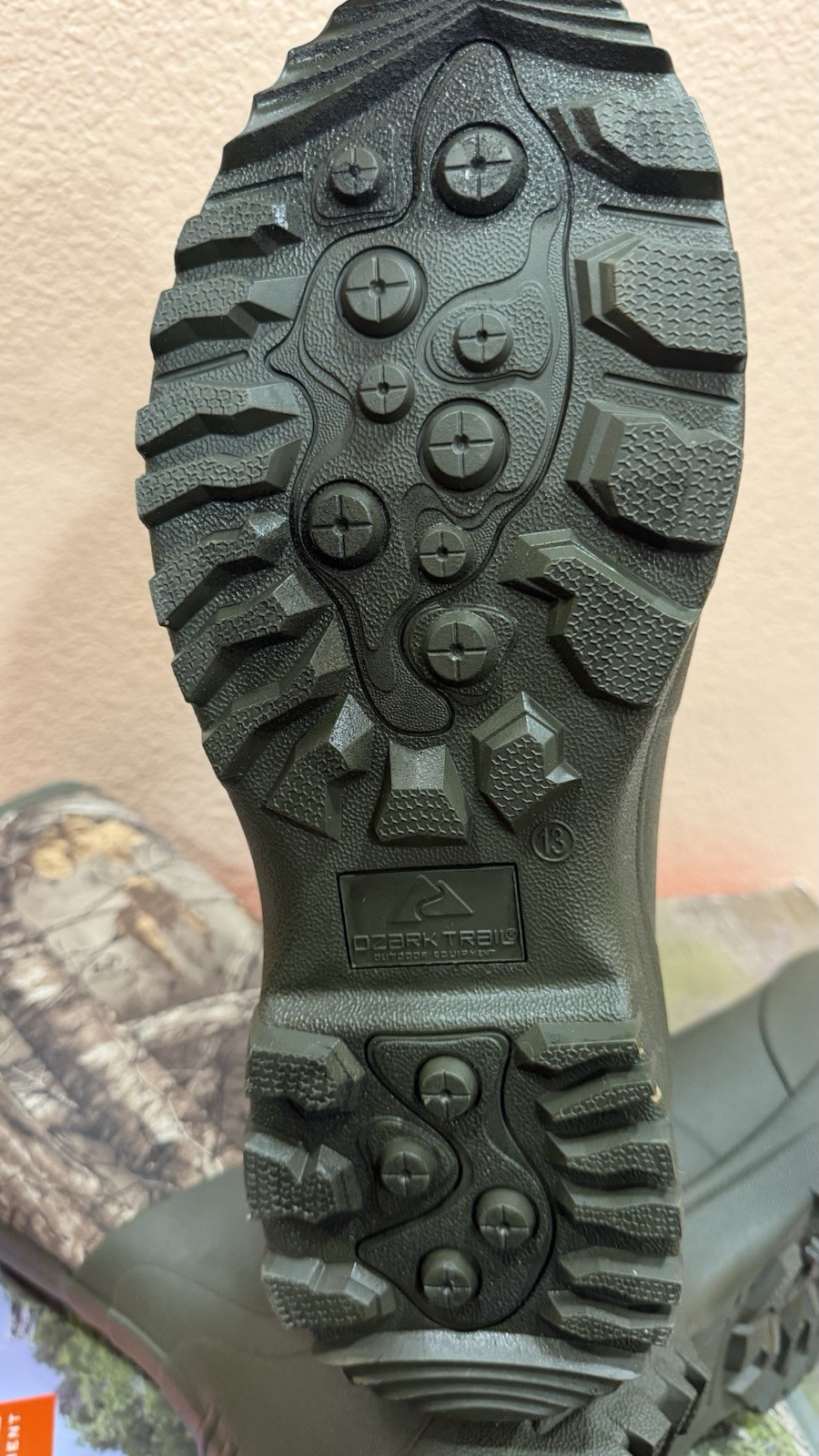 Size 13 Men’s Ozark Trail Waterproof Hunting Rubber Boots Realtree Camo Green