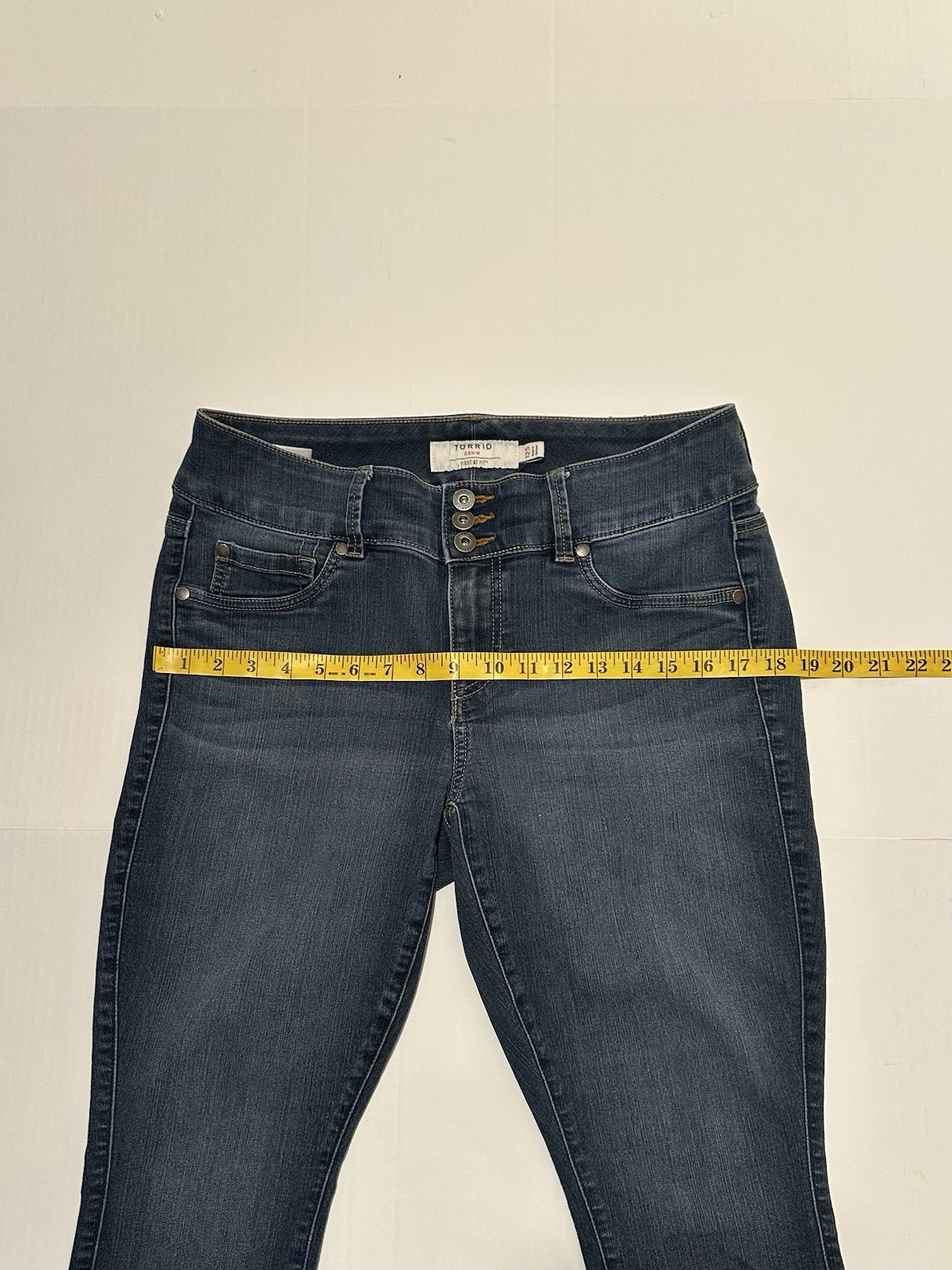 Torrid Jegging Distressed Jeans Womens Size 12S Blue 3-Button & Zipper Closure