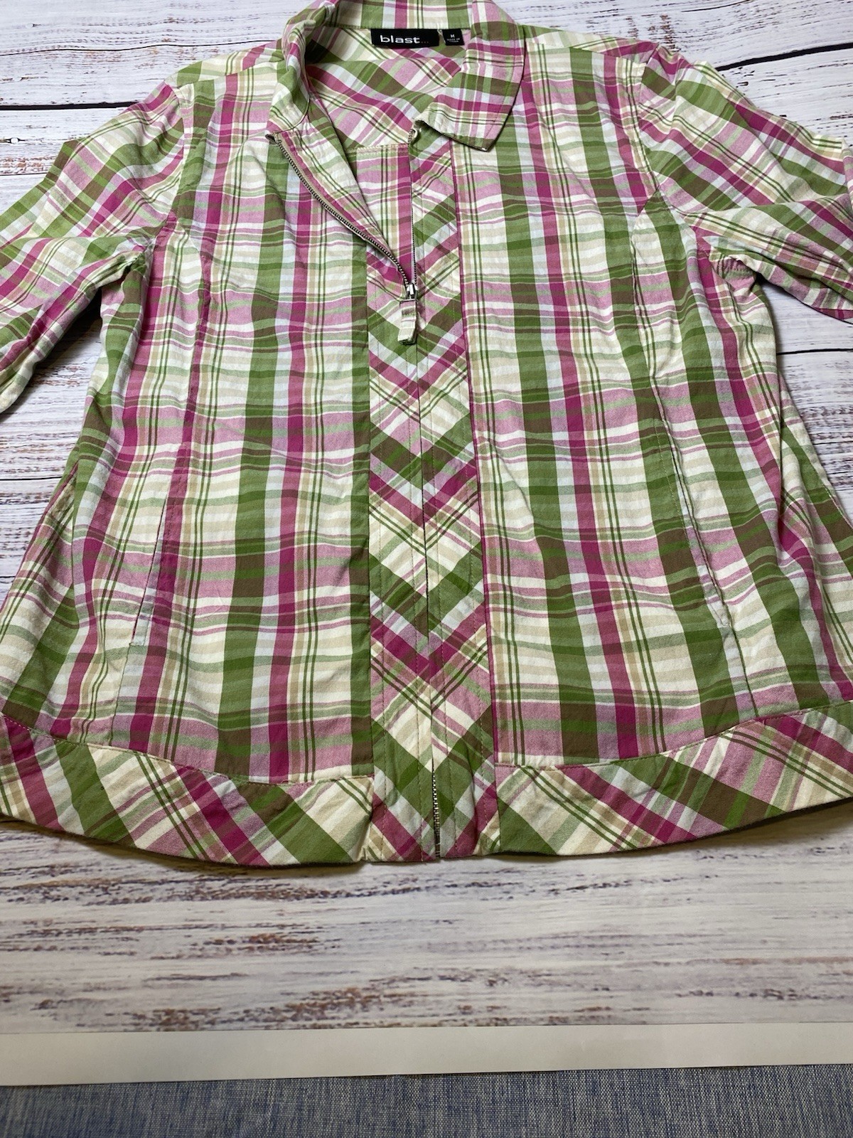 blast… Women’s M Green/Pink/White Plaid Cotton Woven Collared Zip Blouse