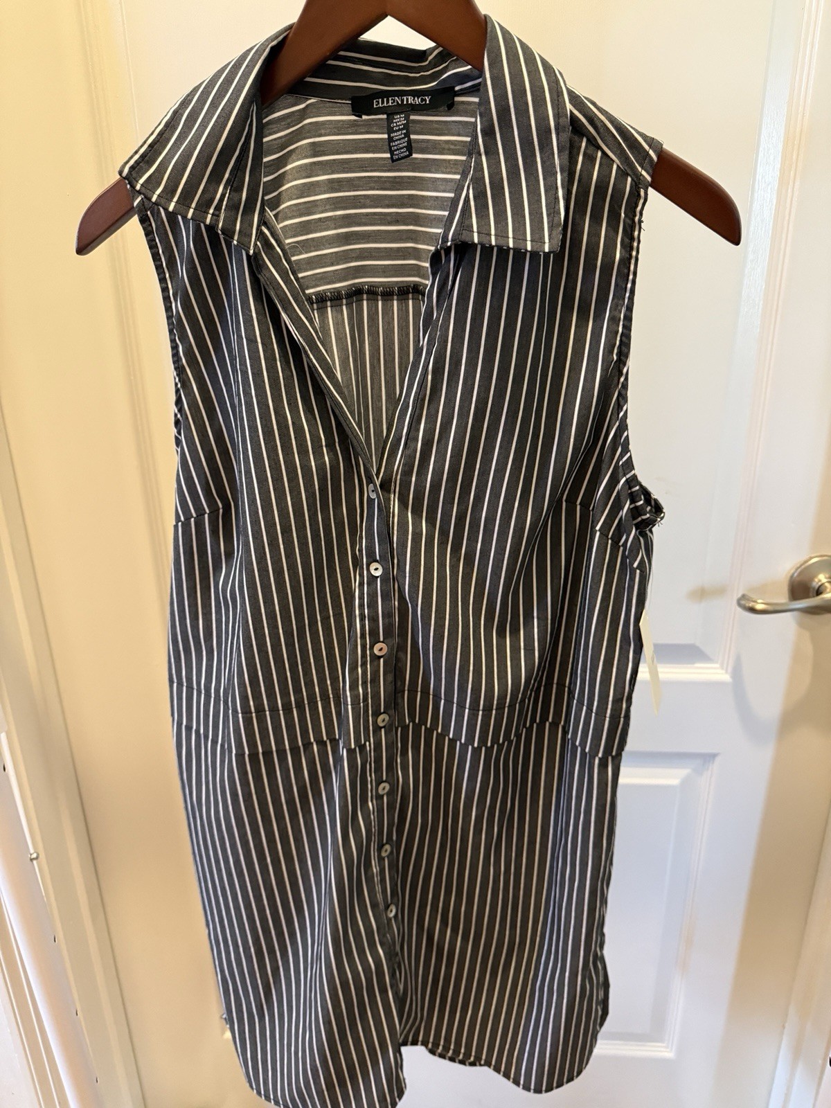 Ellen Tracy Women’s Black White Striped Shirt M Sleeveless