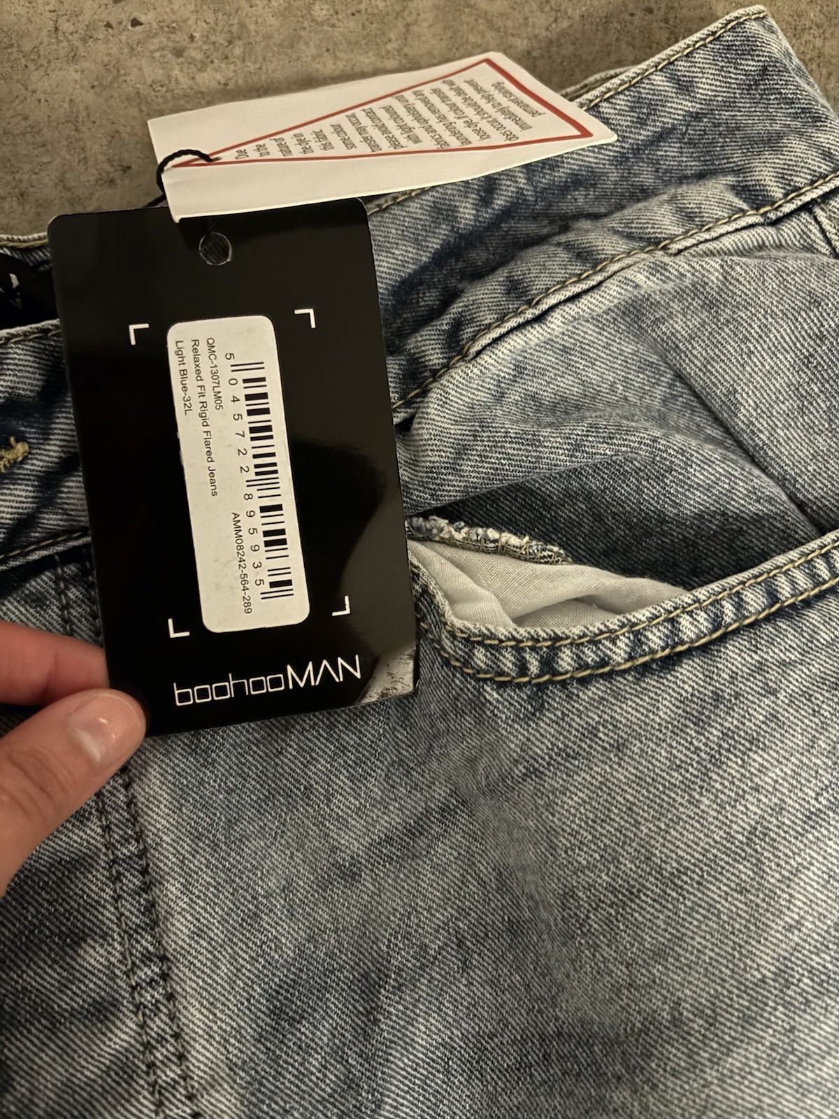 boohooMAN Men’s Light Wash Blue Relaxed Flared Denim Jeans Mid Rise 5-Pocket