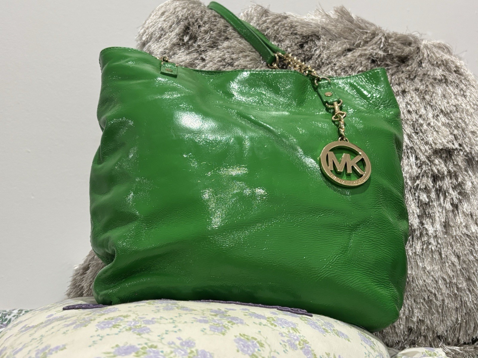 Michael Kors Jet Set Tote Bag bright green patent leather gold chain accents