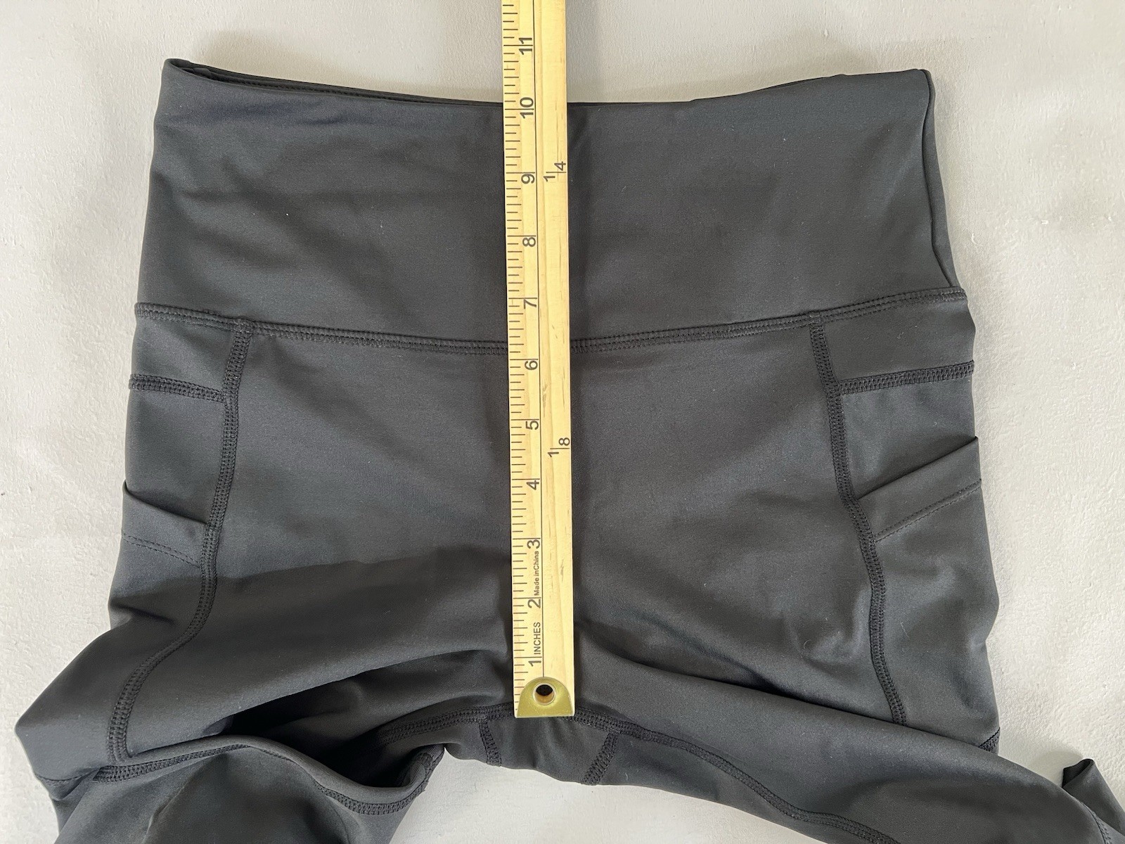 Zyia Active Womens Size Medium Biack Cropped Side Pockets Leggings Logo