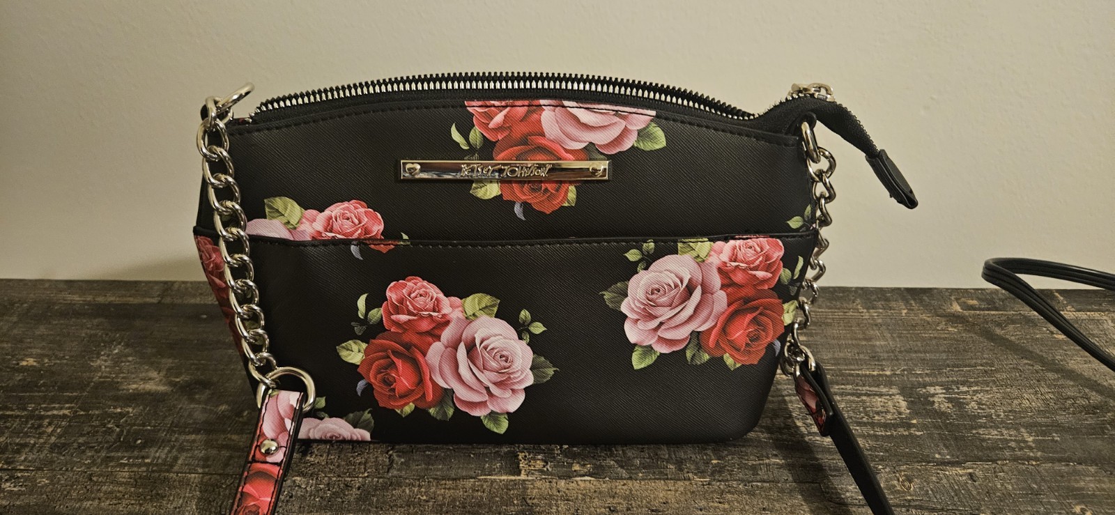 Betsey Johnson Black Floral Crossbody Bag Chain Strap Zip Closure Inner Pockets