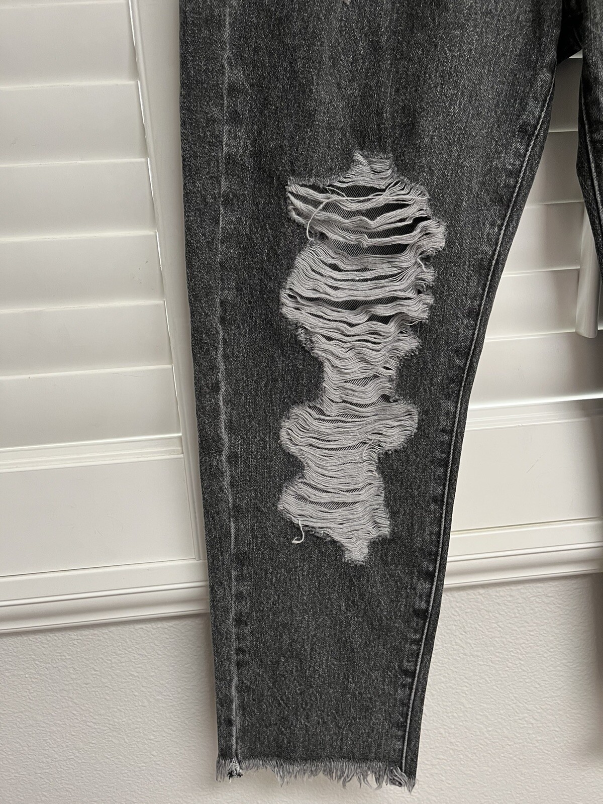 FASHION NOVA Black High Rise Distressed Ripped Frayed Hem Boyfriend Jeans 7 NEW
