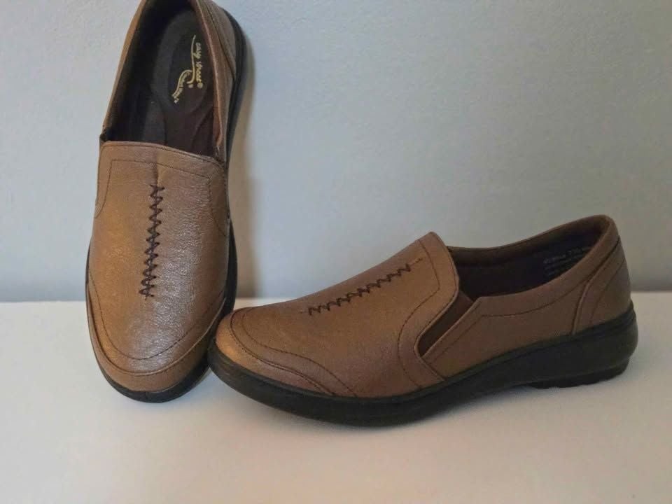 NEW!! Women’s Easy Street Ultimate Comfort Slip ons – Tan – Size 7.5 WW