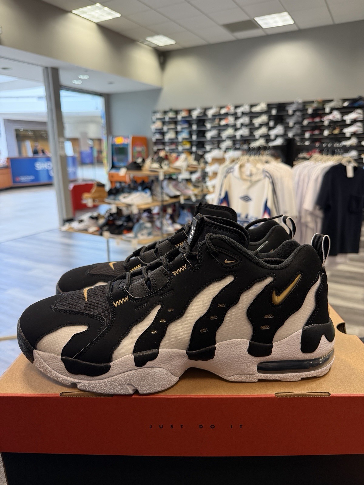 Size 13 – Nike Air DT Max ’96 Low Men’s Black/White/Metallic Gold IF5478-001