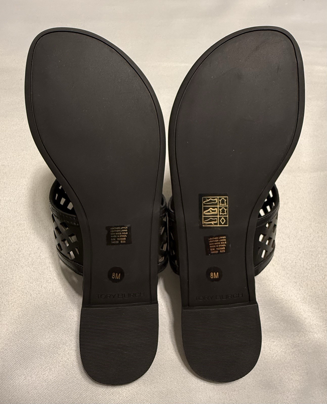 TORY BURCH THATCHED PERFORATED BLACK LEATHER THONG SANDAL . SIZE – 8M