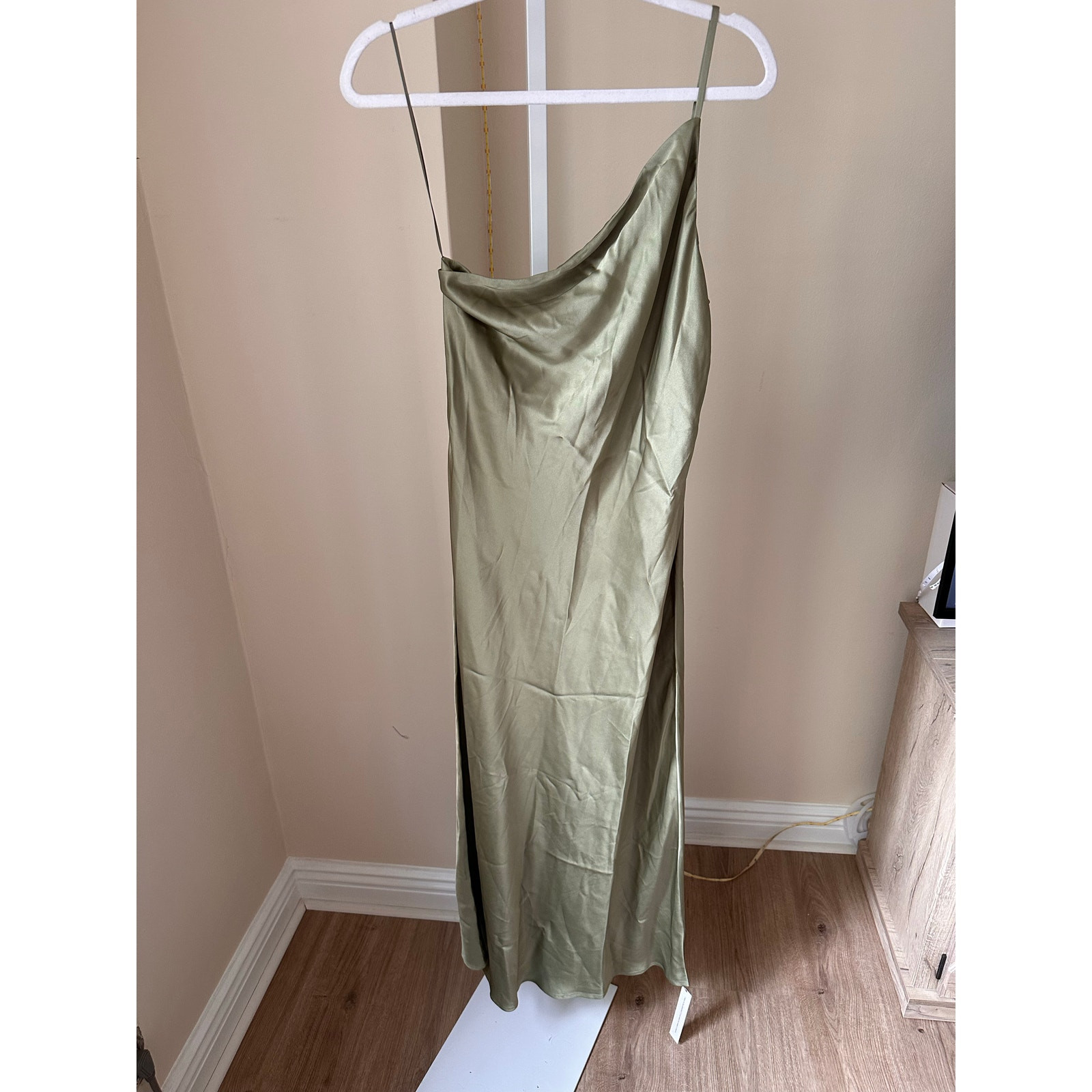 Reformation Olesia Dress Artichoke Satin Green One Shoulder size 8