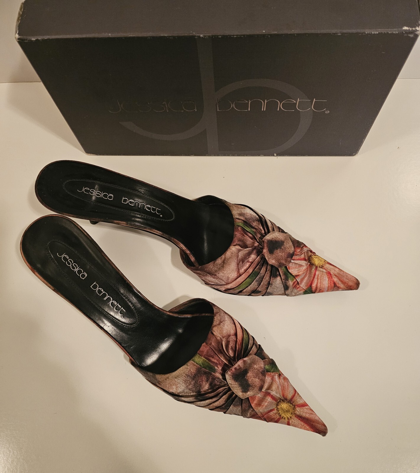 Jessica Bennett Brown Silk Kitten Heel Mules w/Floral Design ITALY 12M.