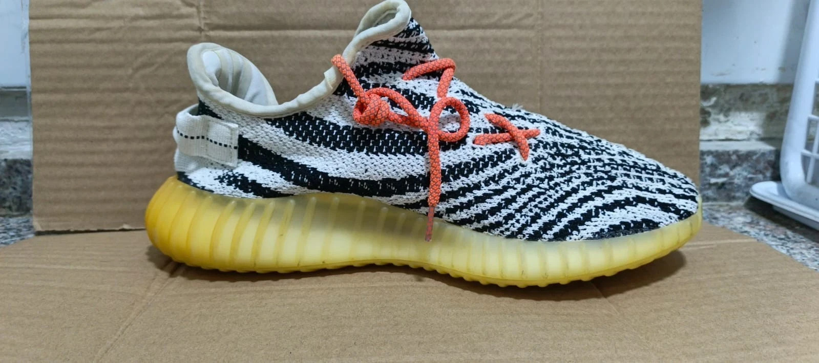 Size 8.5 Men adidas Yeezy Boost 350 V2 Zebra Pre Owned CP9654