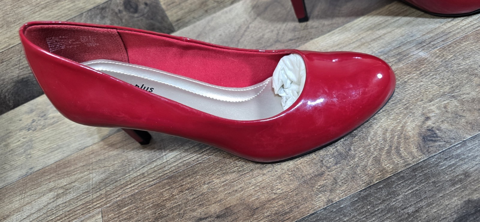 Comfort Plus By Predictions Heels Red New Size 9