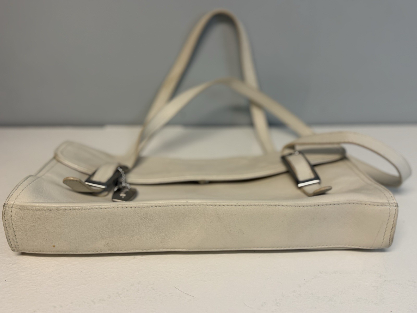 Tignanello Off-White Genuine Leather Shoulder Bag Flap Buckle Magnetic Vintage