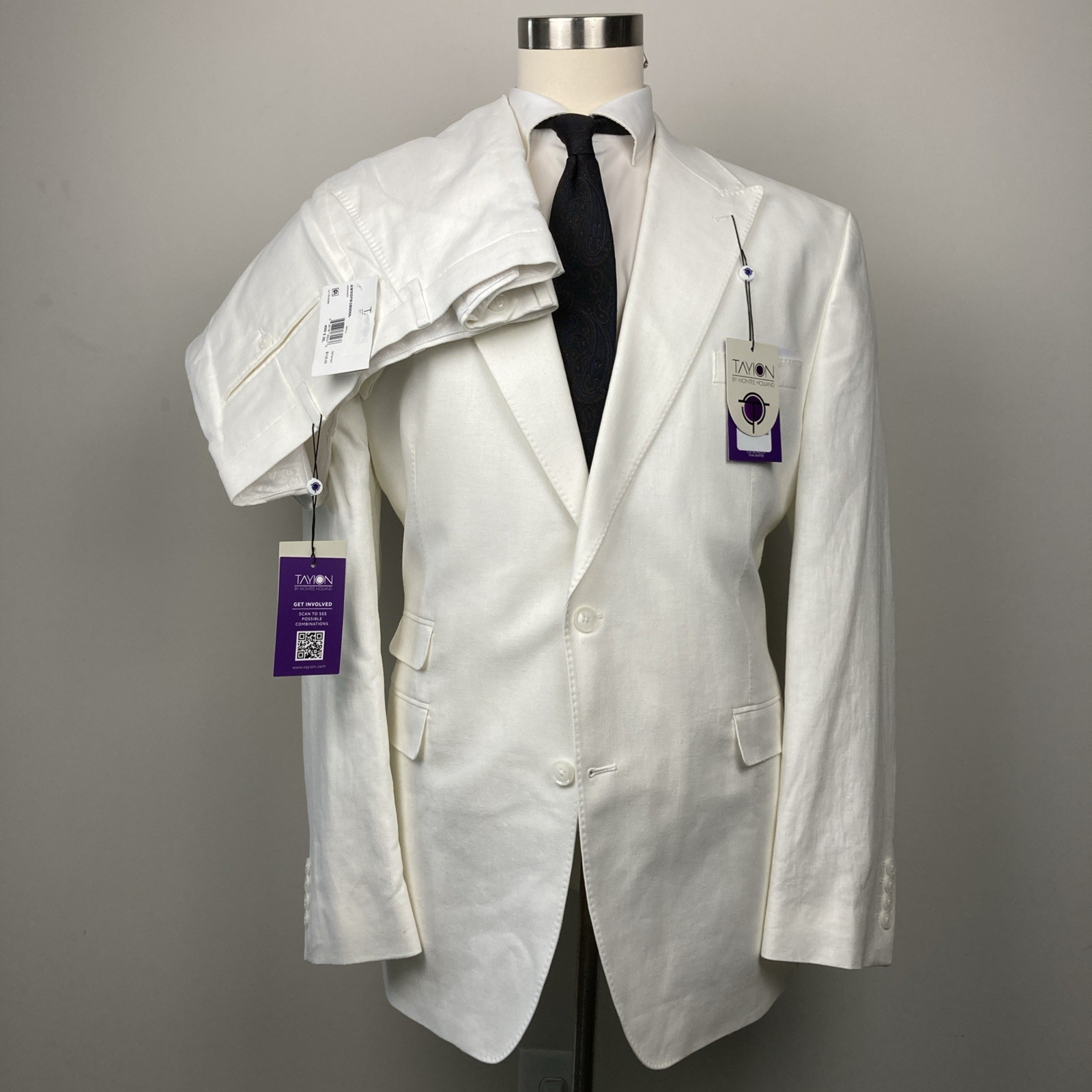 Tayion Collection Men’s 2-pc Classic-Fit Suit Jacket 46L Pants 40W 30L White